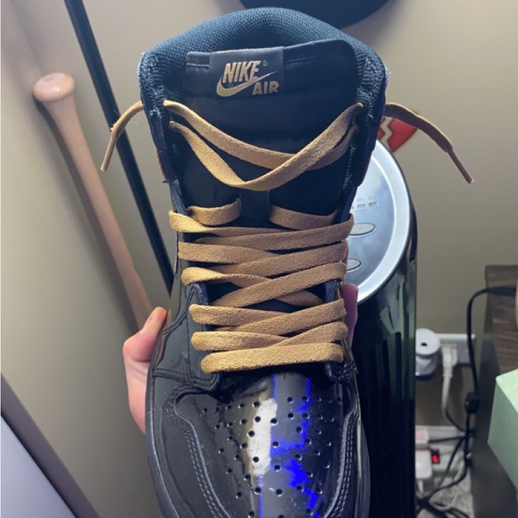 Jordan 1 Retro High Black Metallic Gold size 10/2 - Picture 16 of 16